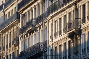 Un syndic de copropriété ne peut agir en justice que s'il y a été habilité.